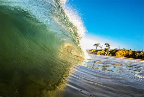 The Art of Surfing in Santa Cruz: A Magic Seaweed Perspective